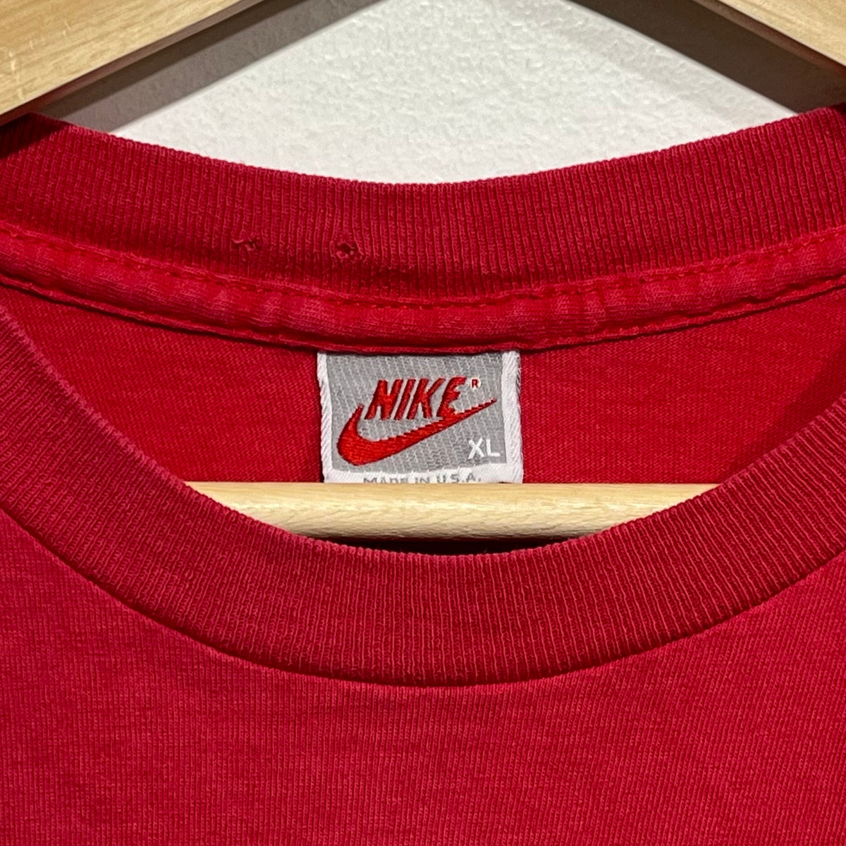 ヴィンテージAIR JORDAN Tシャツ 赤　 made in USA Vintage Red Big Logo Shirt XL – Laundry
