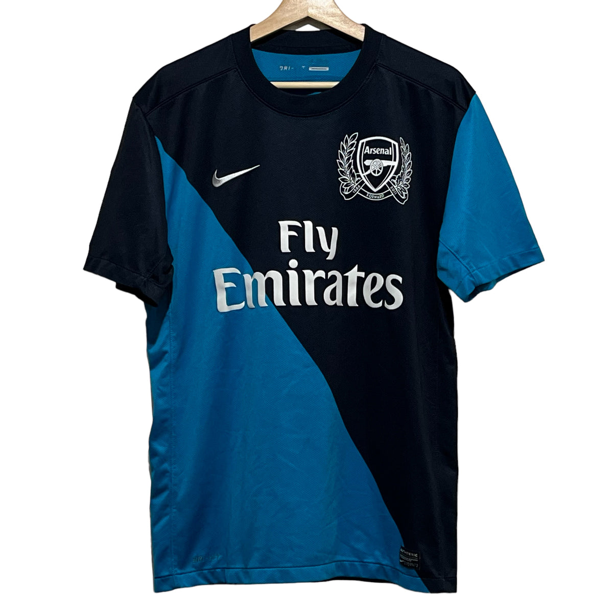 Arsenal Presents New Home Kits Dedicated to 20th Anniversary of