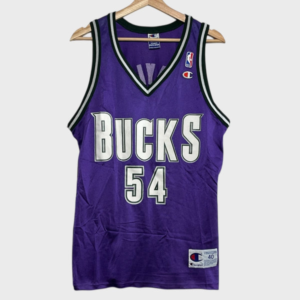 Vintage 1990s Robert Traylor Milwaukee Bucks Basketball Jersey M