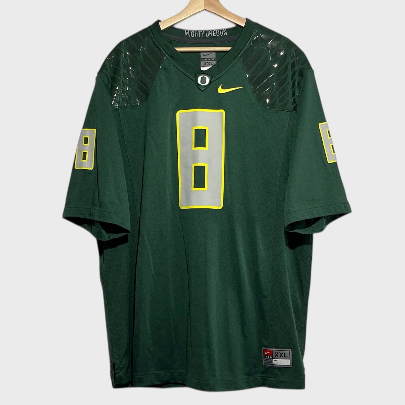 Green football jersey with number 8 on a white background