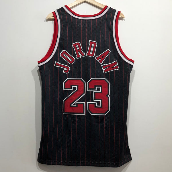 Vintage jordan bulls jersey hotsell
