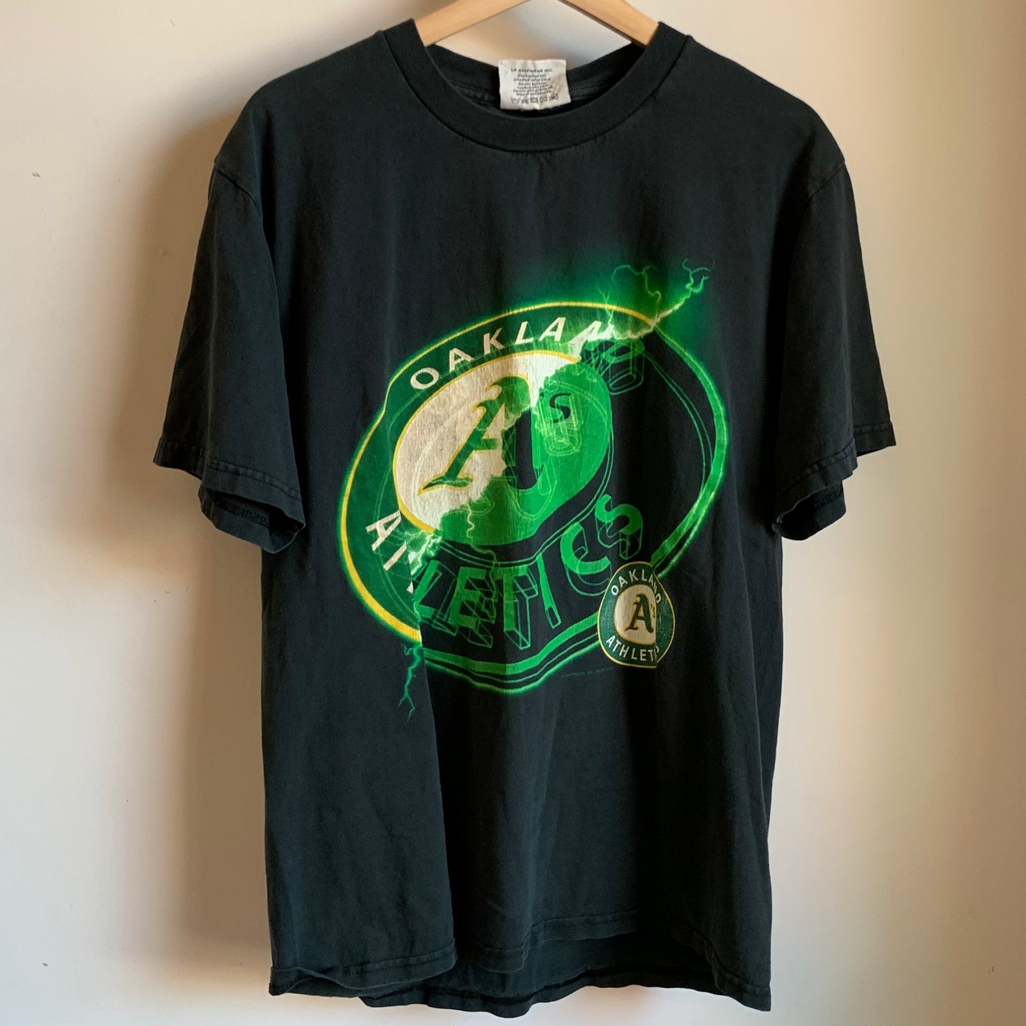 Vintage oakland a's hot sale shirt