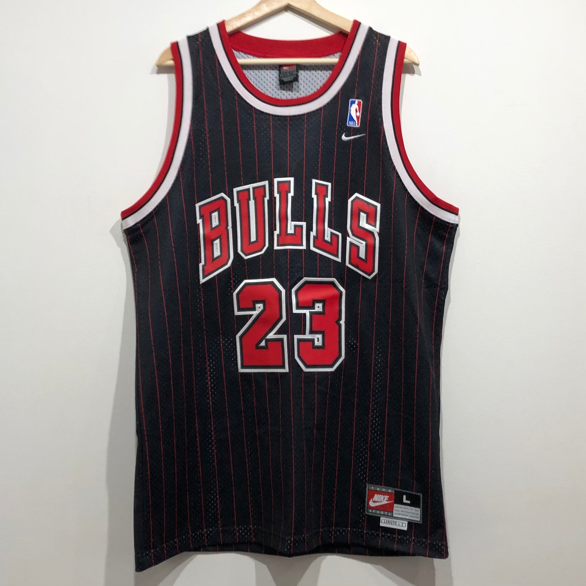 Nike Vintage Michael Jordan Chicago Bulls Jersey Youth Size L