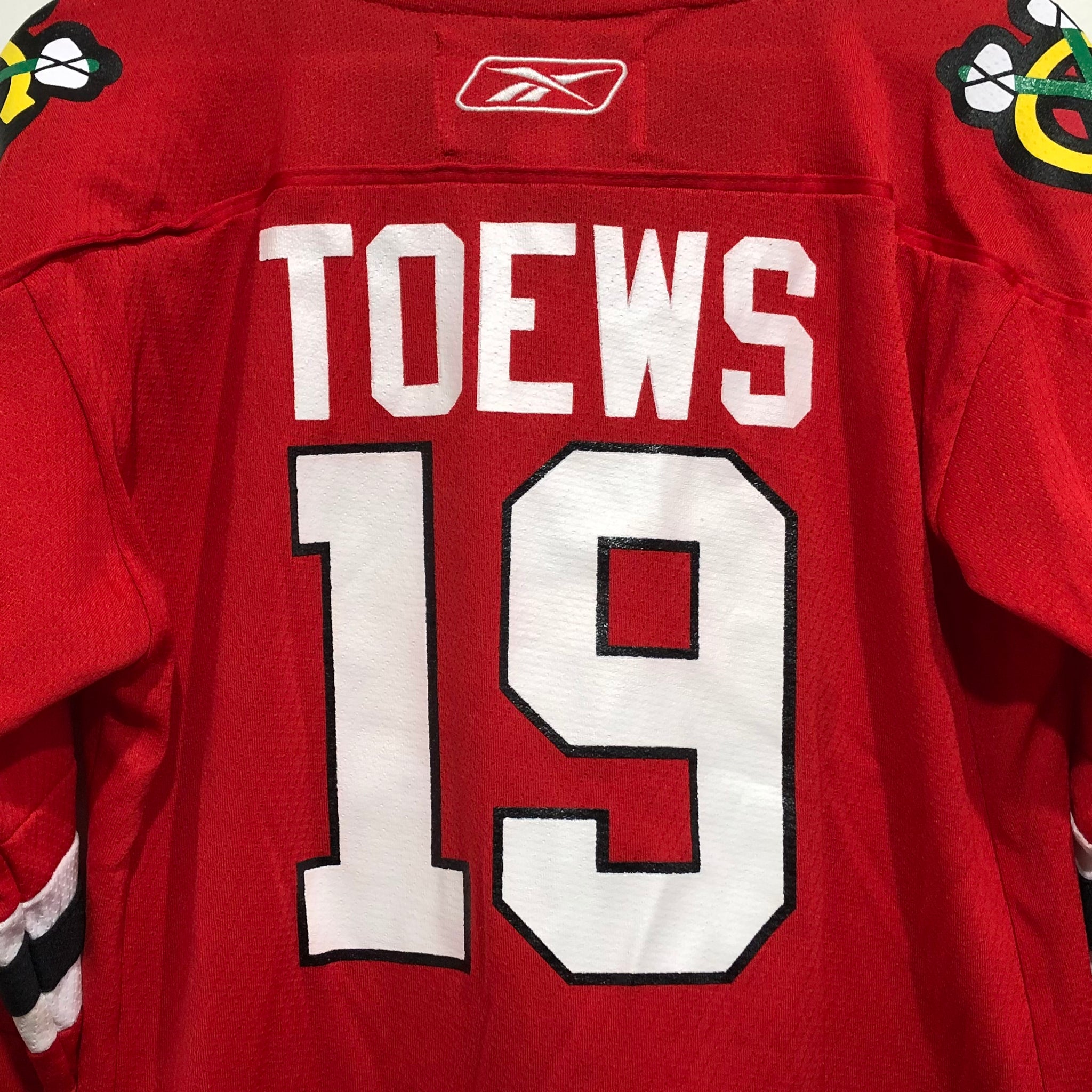 Jonathan toews reebok jersey best sale